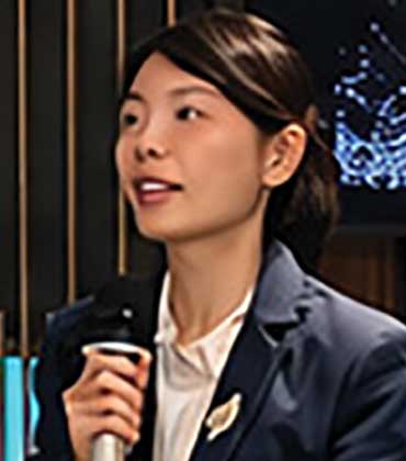 Julia Chan, Director, FP&A APAC, Warner Music Group